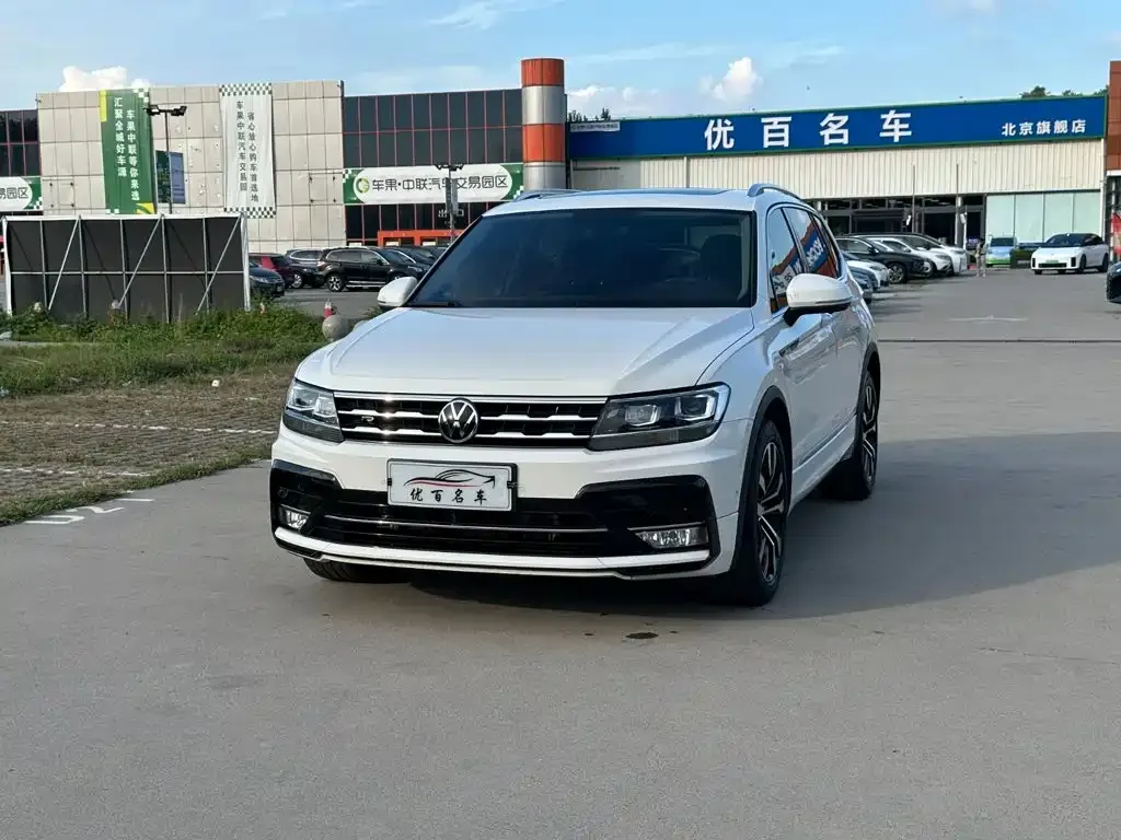 Volkswagen Tiguan L — фото 1