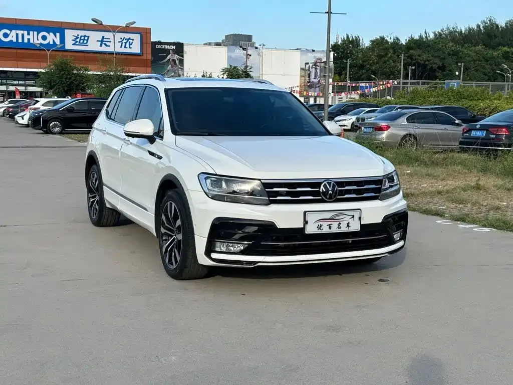 Volkswagen Tiguan L — фото 9