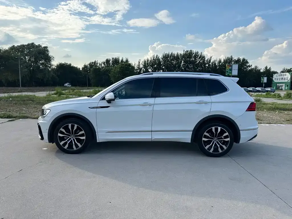 Volkswagen Tiguan L — фото 5