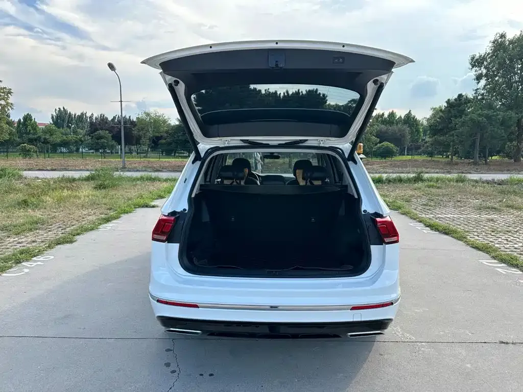 Volkswagen Tiguan L — фото 4