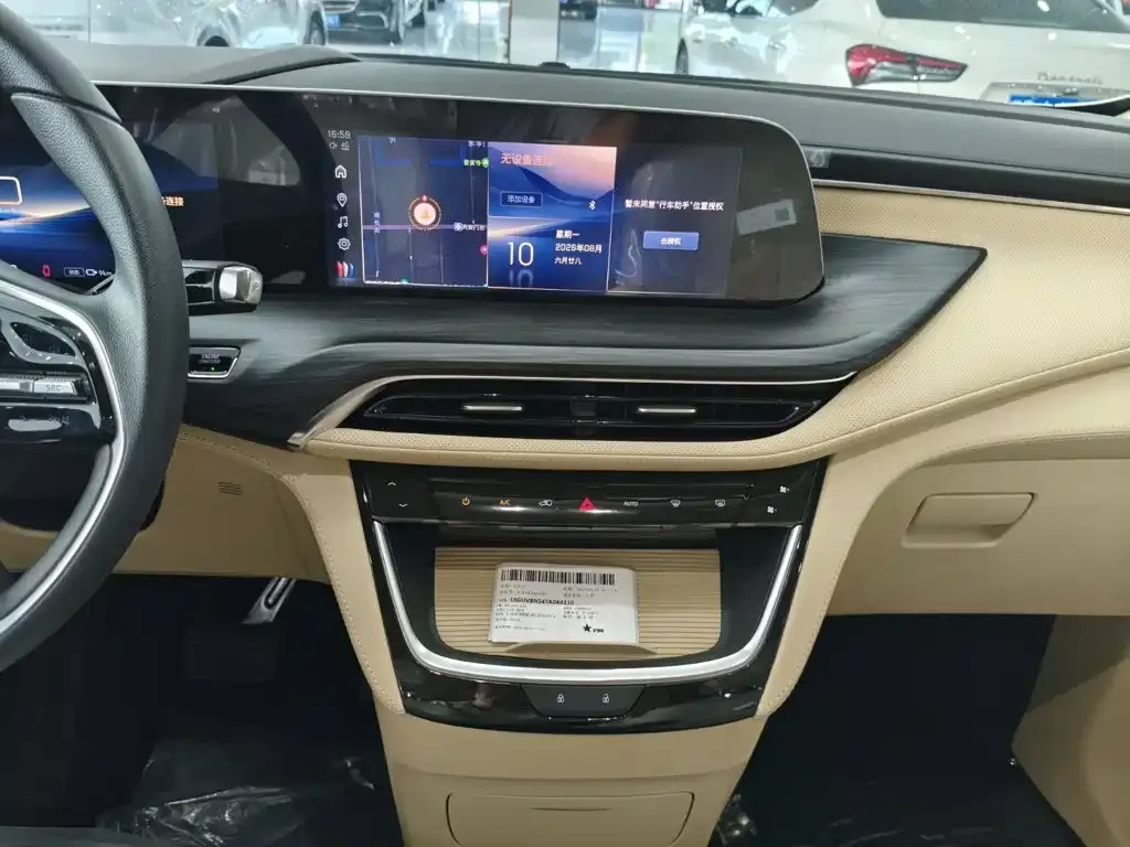 Buick GL8 Hybrid — фото 3