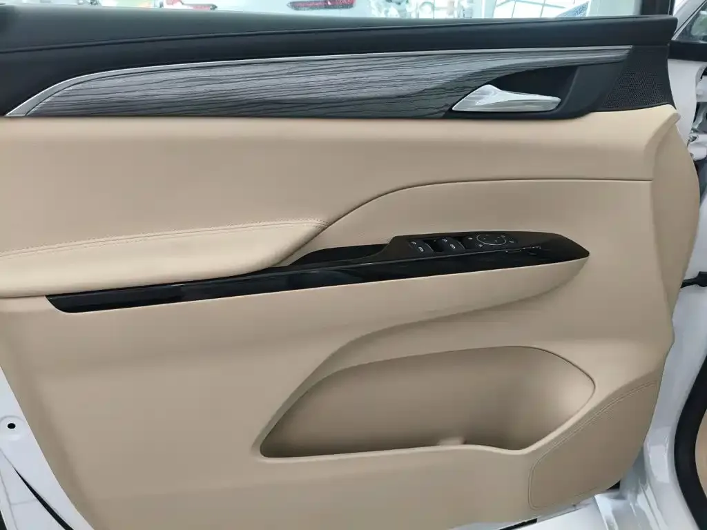 Buick GL8 Hybrid — фото 2