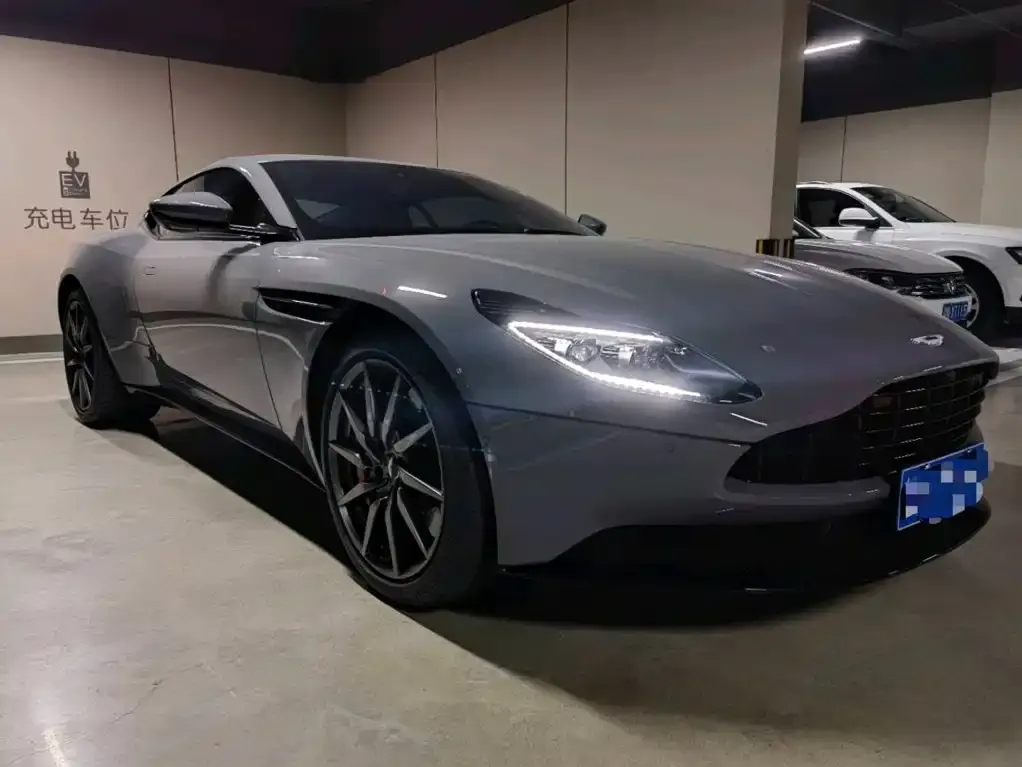 Aston Martin DB11 — фото 2