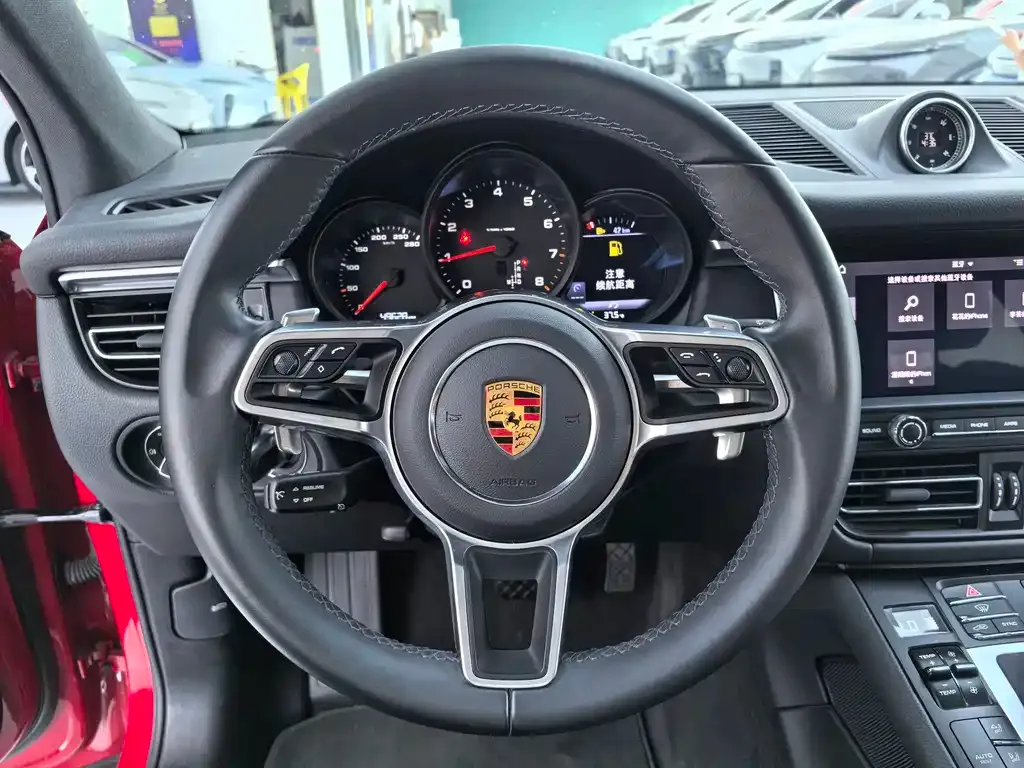 Porsche Macan — фото 10
