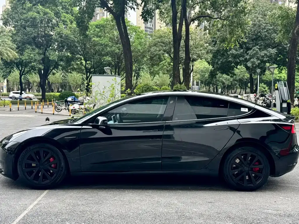 Tesla Model 3 — фото 7