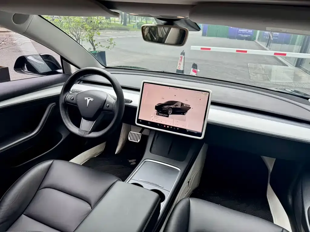 Tesla Model 3 — фото 4