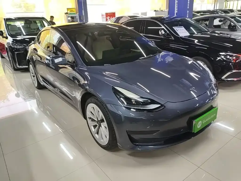 Tesla Model 3 — фото 4