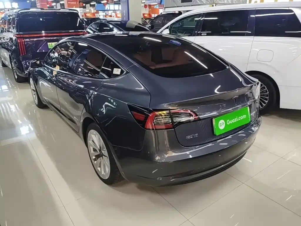 Tesla Model 3 — фото 10