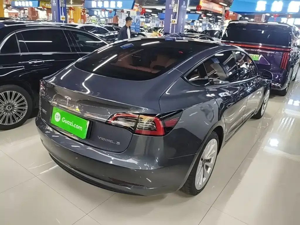 Tesla Model 3 — фото 9