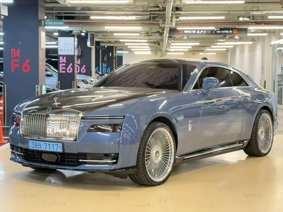 Rolls-Royce Spectre — фото 1