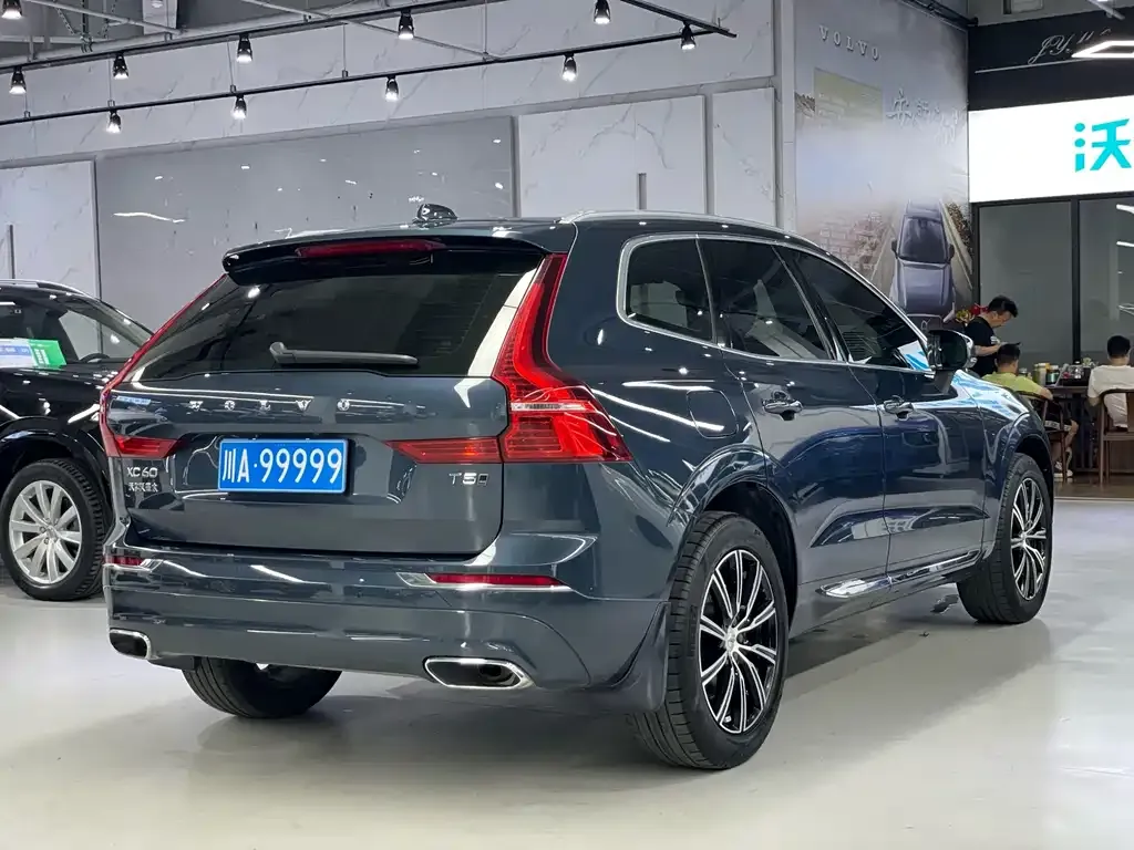 Volvo XC60 — фото 9