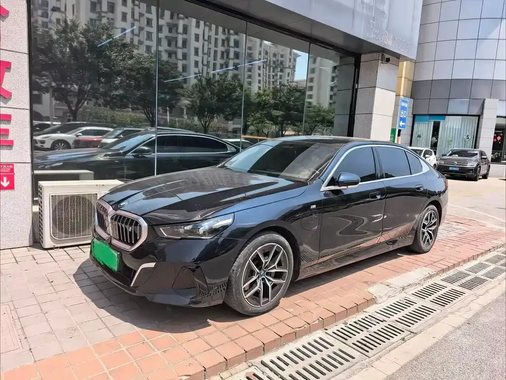 BMW i5 — фото 1