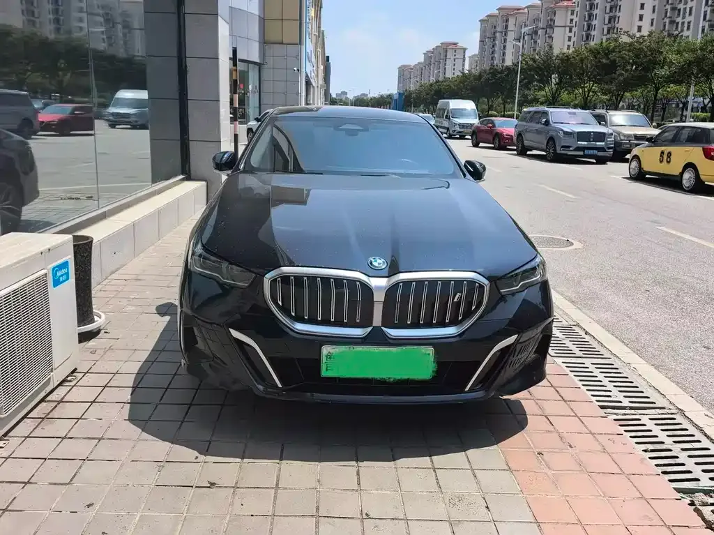 BMW i5 — фото 3