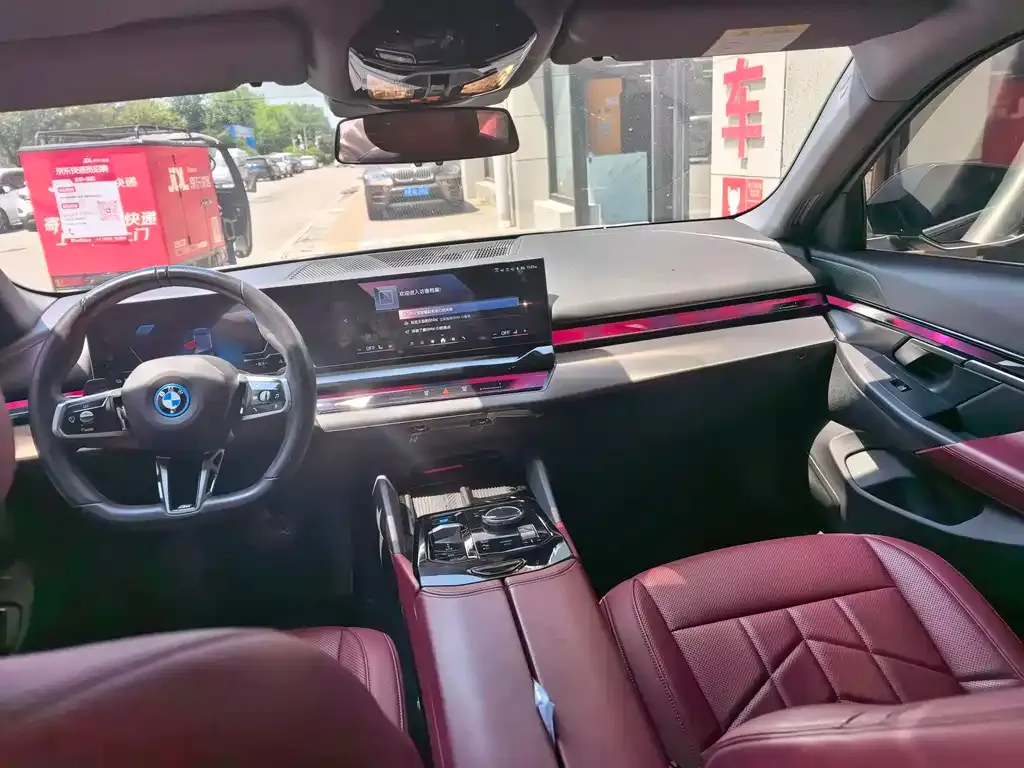 BMW i5 — фото 5