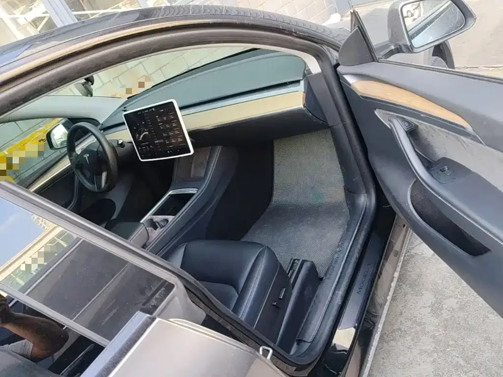 Tesla Model Y — фото 5
