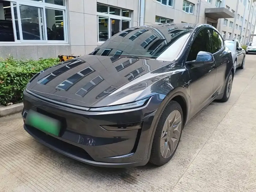 Tesla Model Y L — фото 4