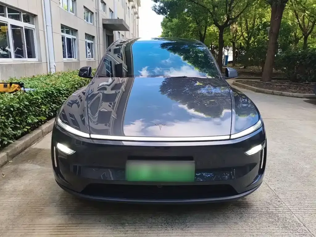 Tesla Model Y L — фото 8