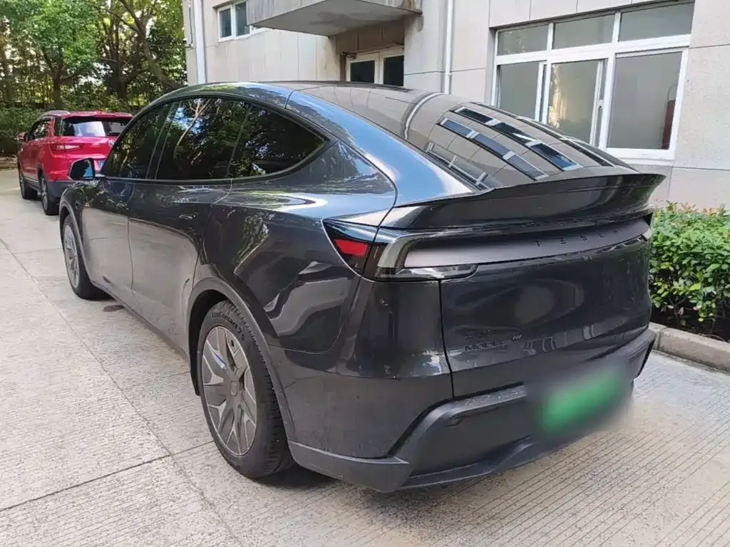 Tesla Model Y L — фото 5