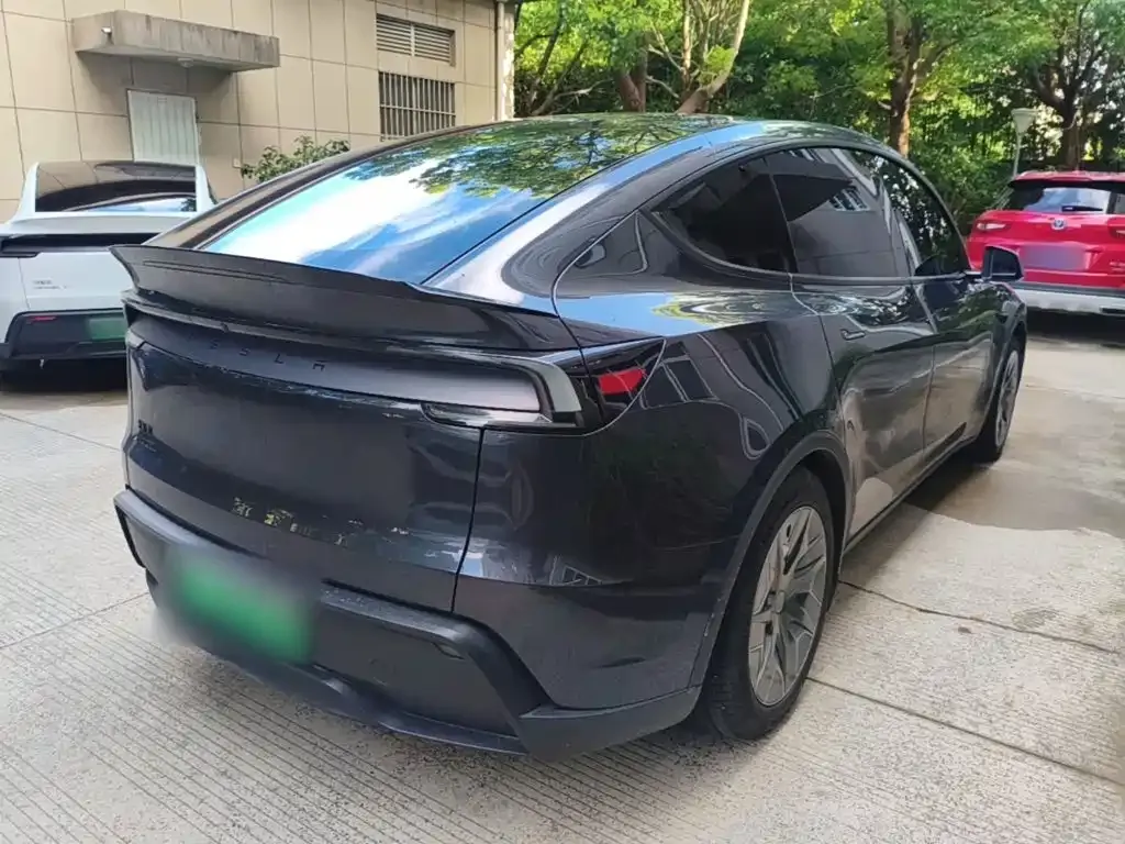 Tesla Model Y L — фото 7