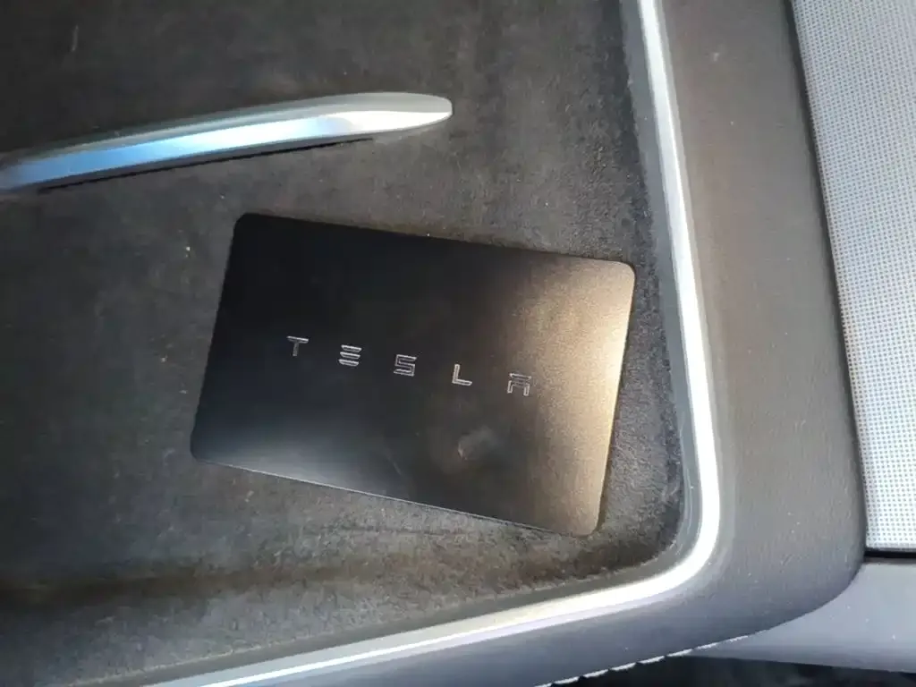 Tesla Model Y L — фото 10
