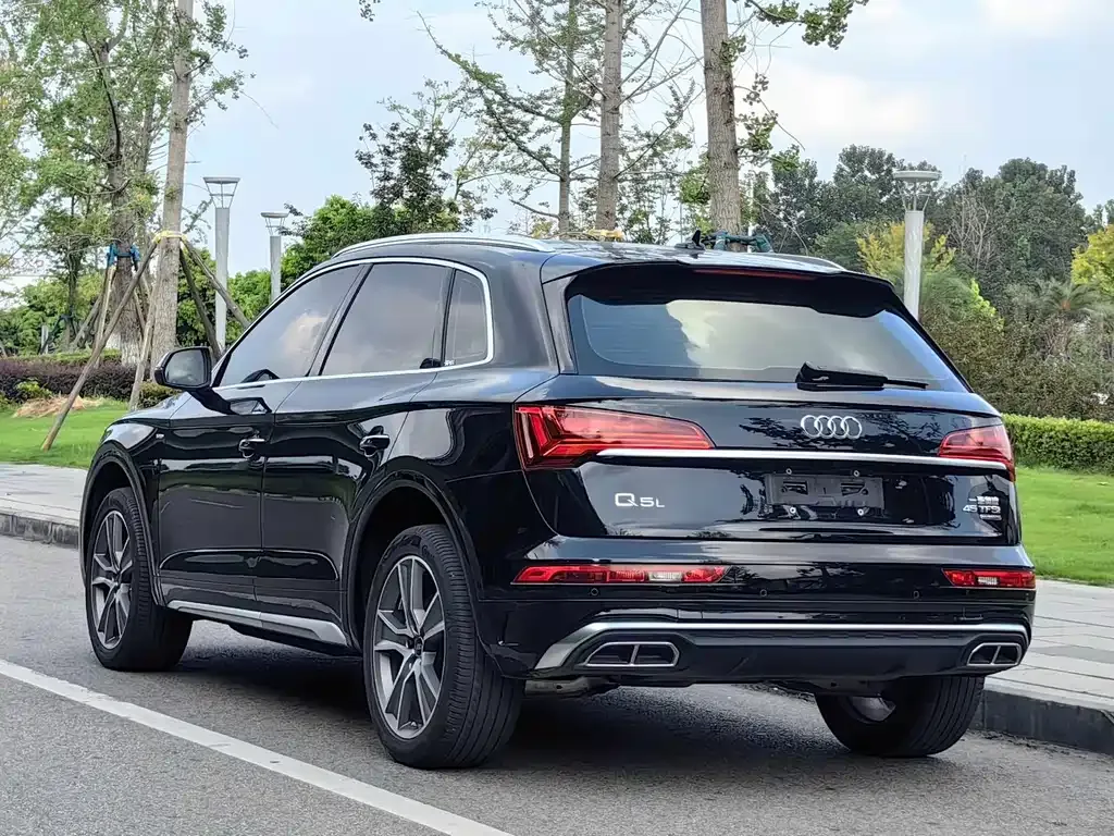 Audi Q5L — фото 9