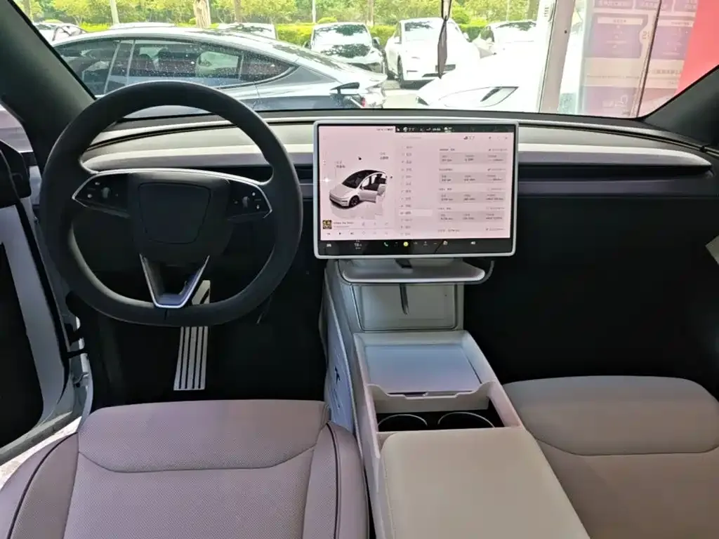 Tesla Model Y L — фото 8