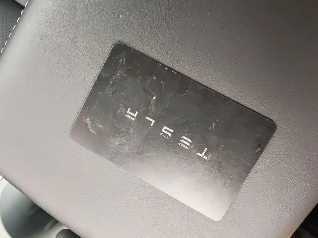 Tesla Model Y L — фото 10