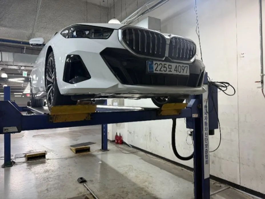 BMW 5-Series — фото 1