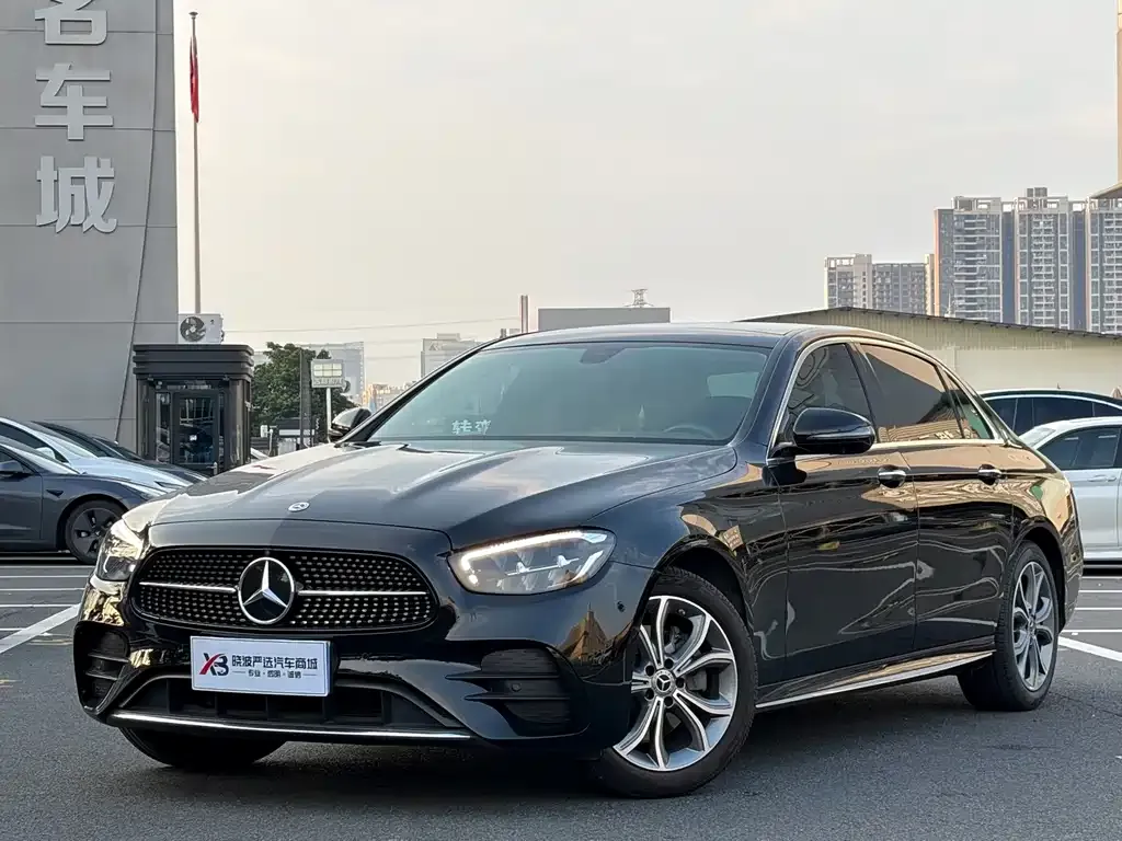 Mercedes-Benz E-Class — фото 1