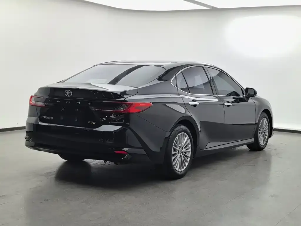Toyota Camry — фото 5