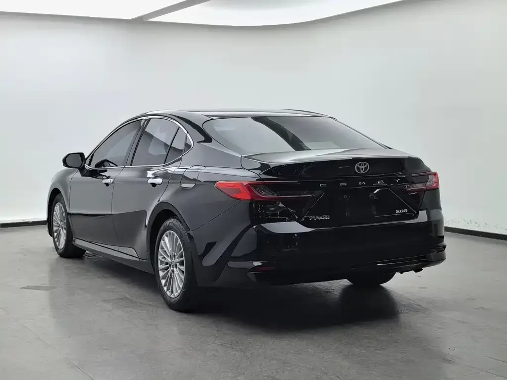 Toyota Camry — фото 8