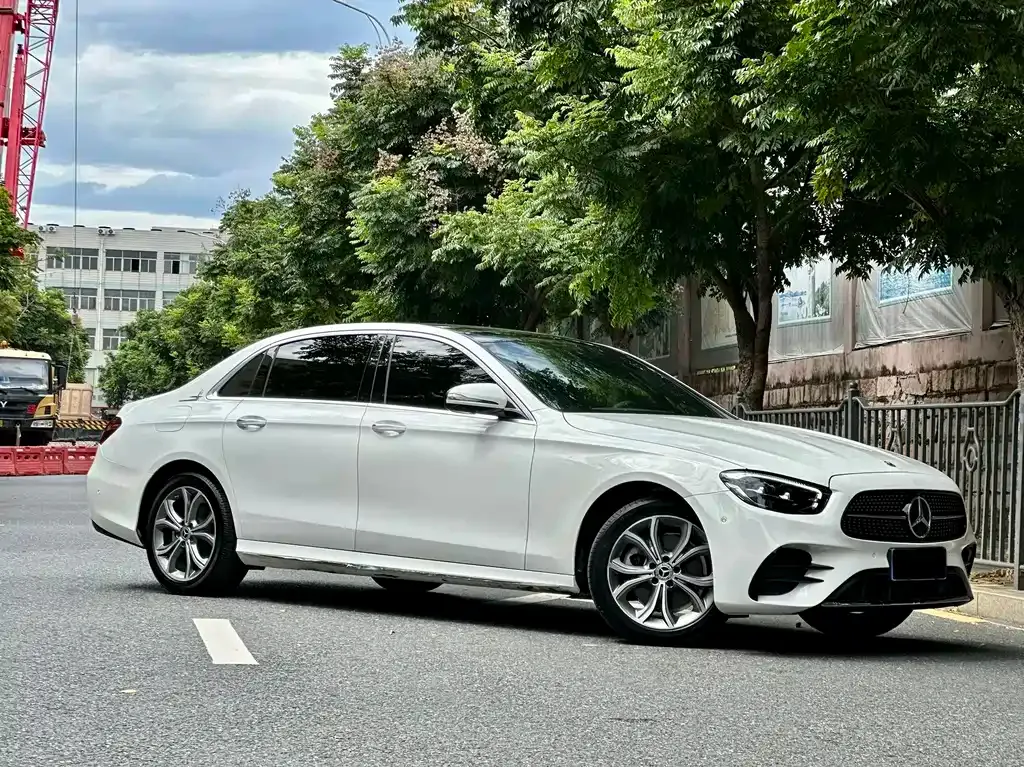 Mercedes-Benz E-Class — фото 4