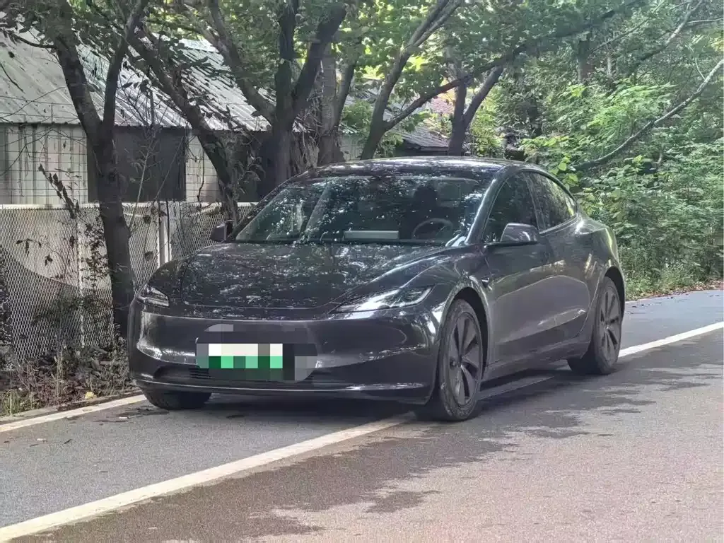 Tesla Model 3 — фото 1