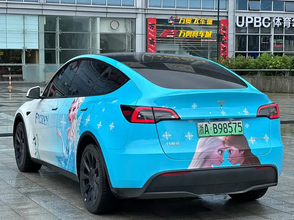 Tesla Model Y — фото 10