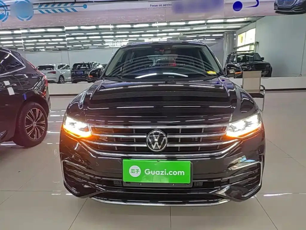 Volkswagen Tiguan L — фото 10
