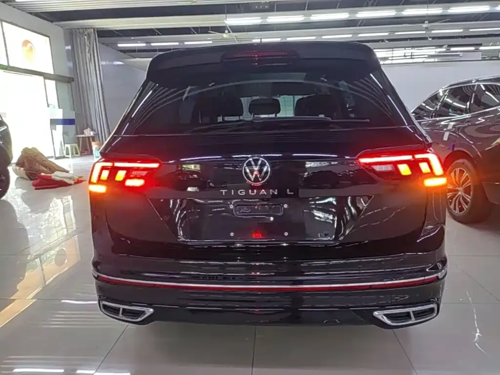 Volkswagen Tiguan L — фото 8