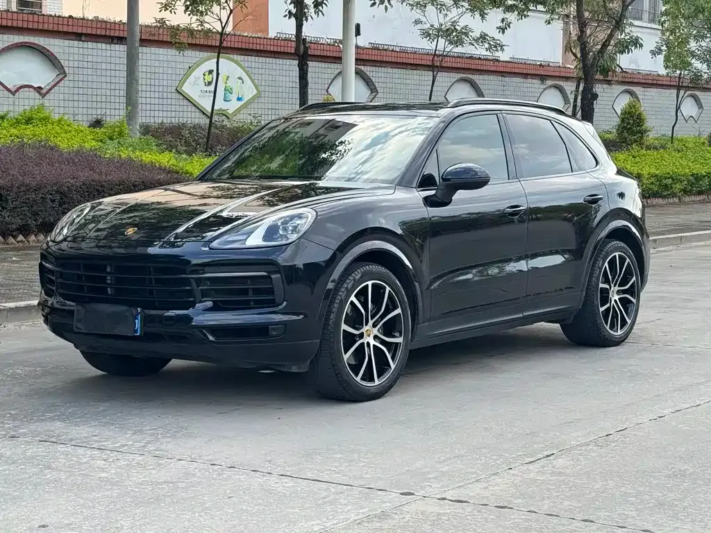 Porsche Cayenne — фото 1