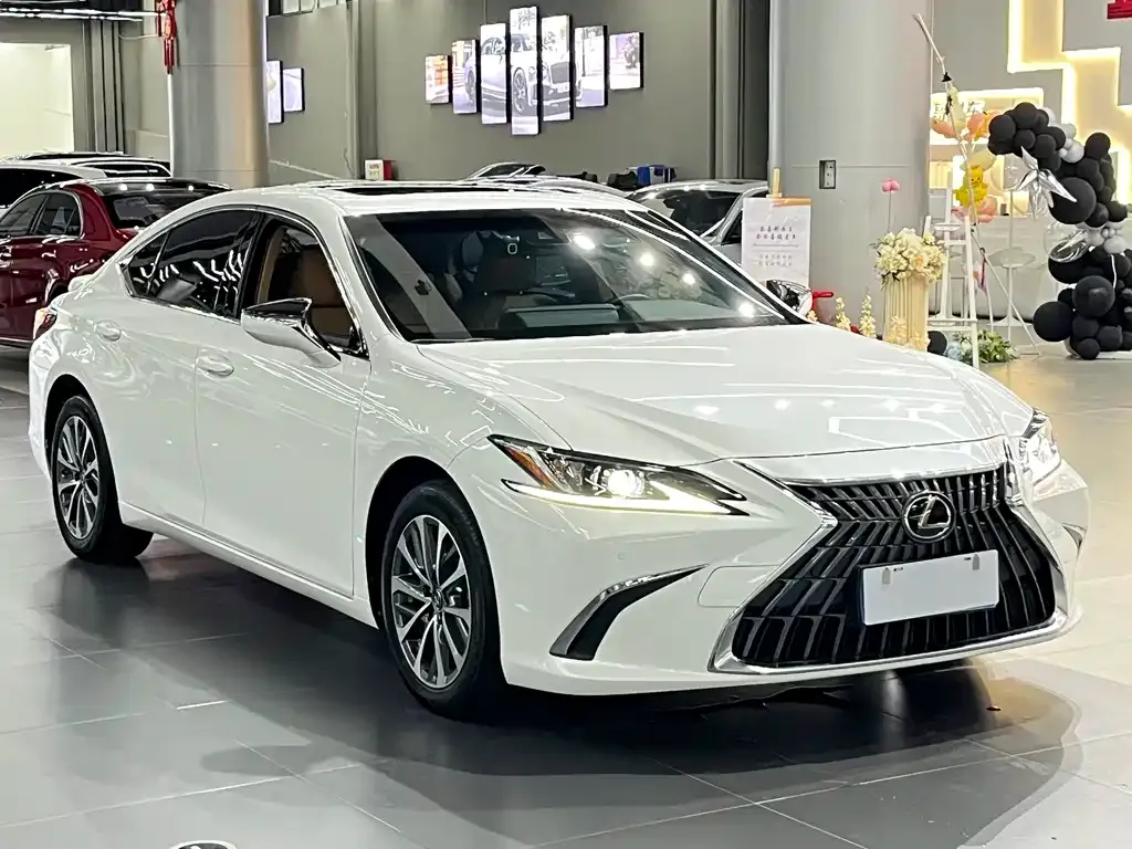 Lexus ES — фото 8