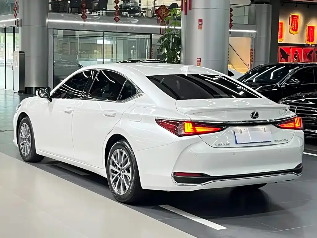 Lexus ES — фото 7
