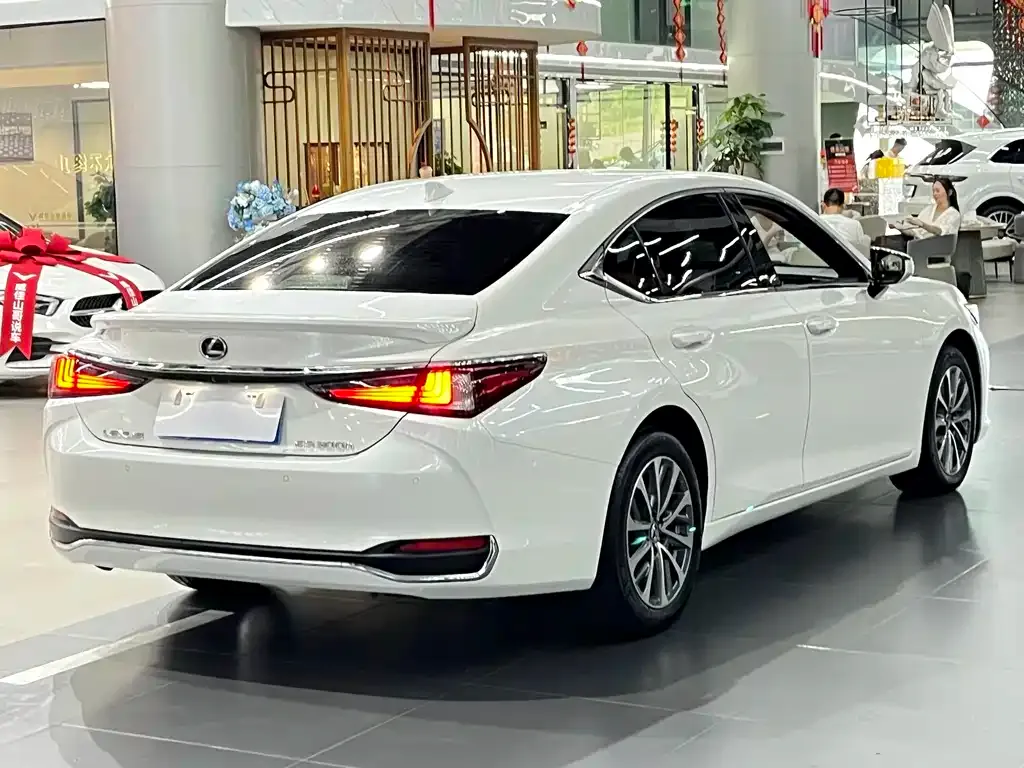 Lexus ES — фото 5