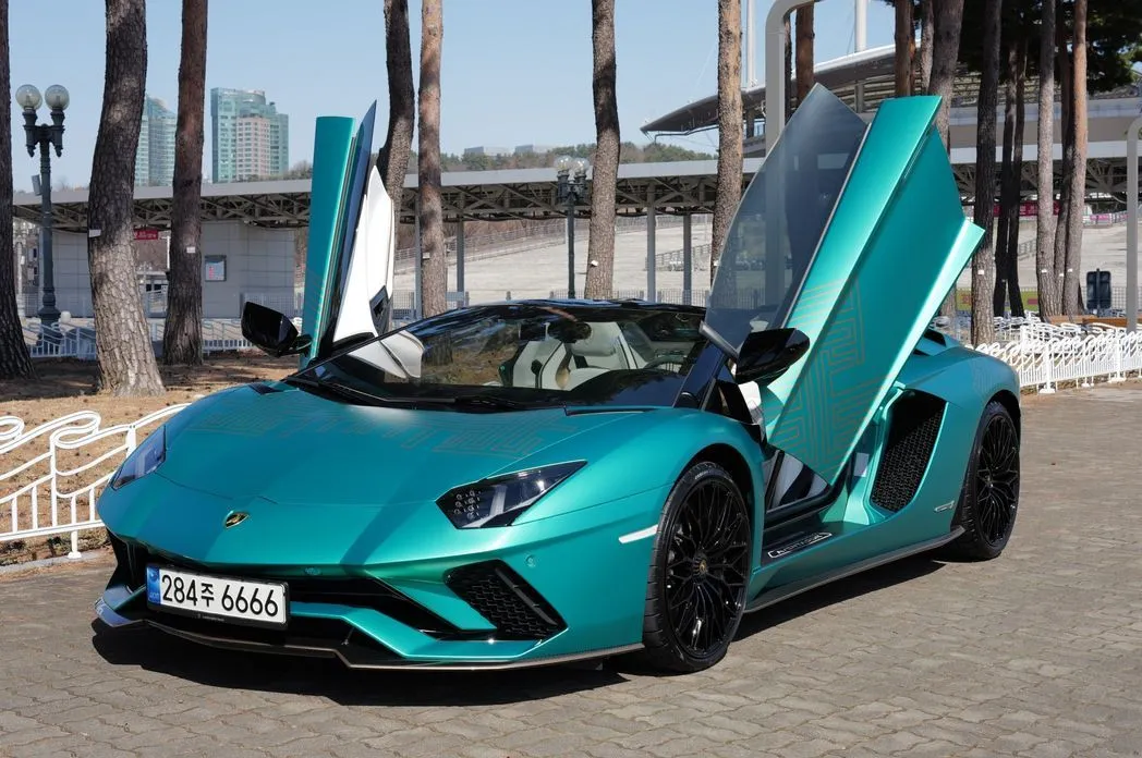 Lamborghini Aventador — фото 1