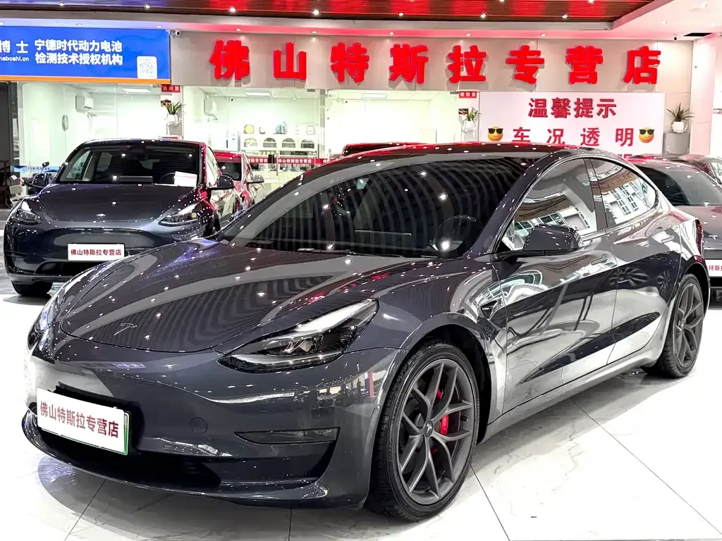 Tesla Model 3 — фото 1