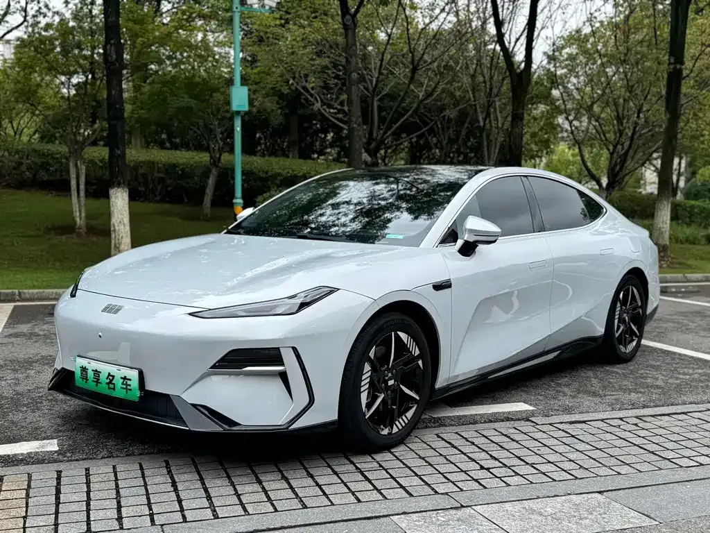 Geely Galaxy E8 — фото 1