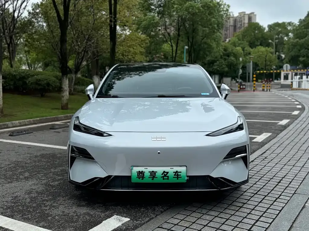 Geely Galaxy E8 — фото 7