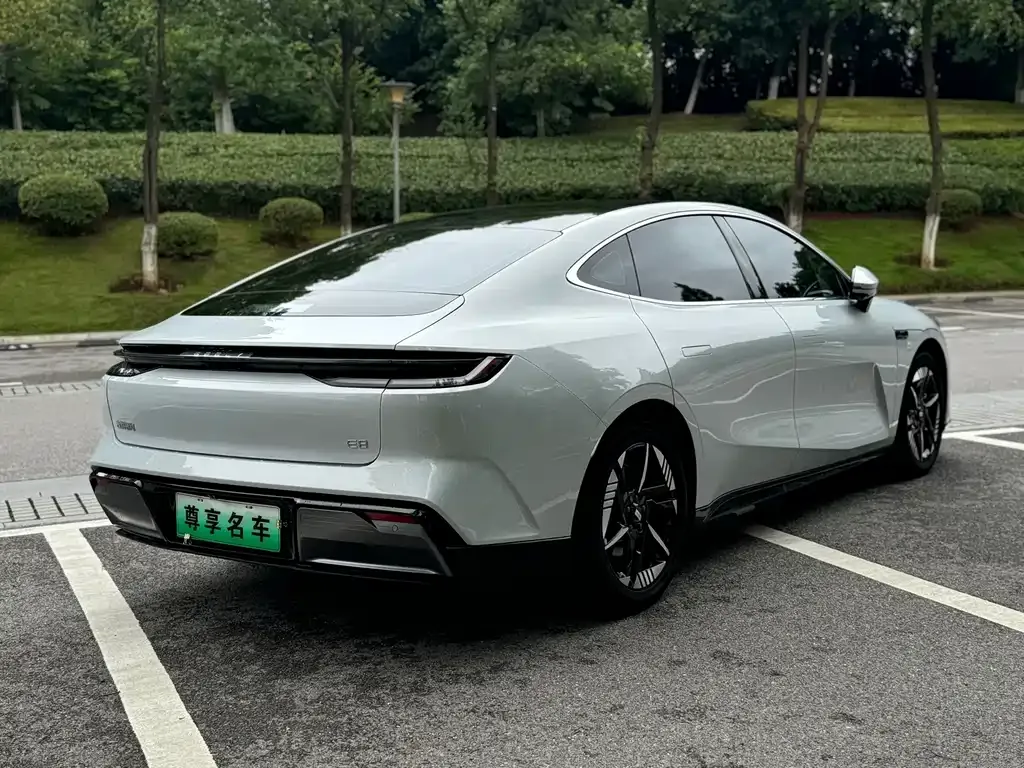 Geely Galaxy E8 — фото 4