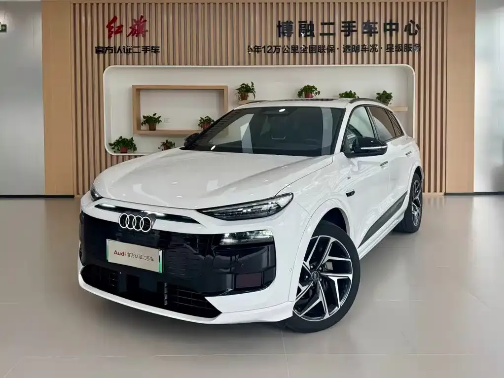Audi Q6L e-tron — фото 1
