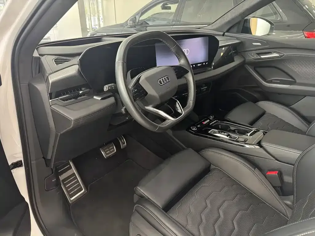 Audi Q6L e-tron — фото 8