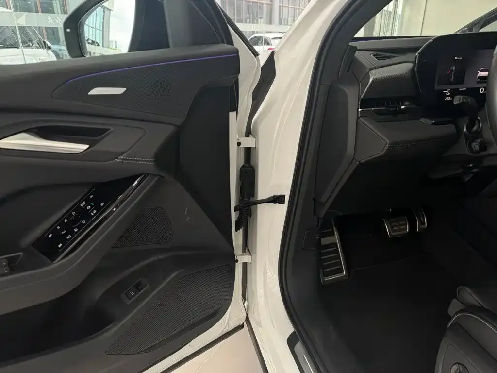 Audi Q6L e-tron — фото 6