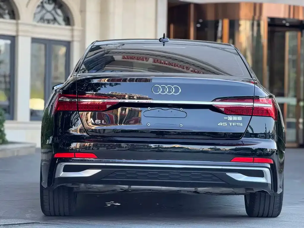 Audi A6L — фото 2