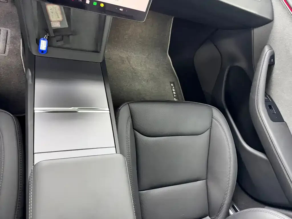 Tesla Model 3 — фото 9